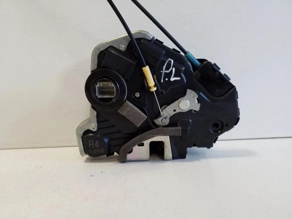 Front door lock 1L0106
