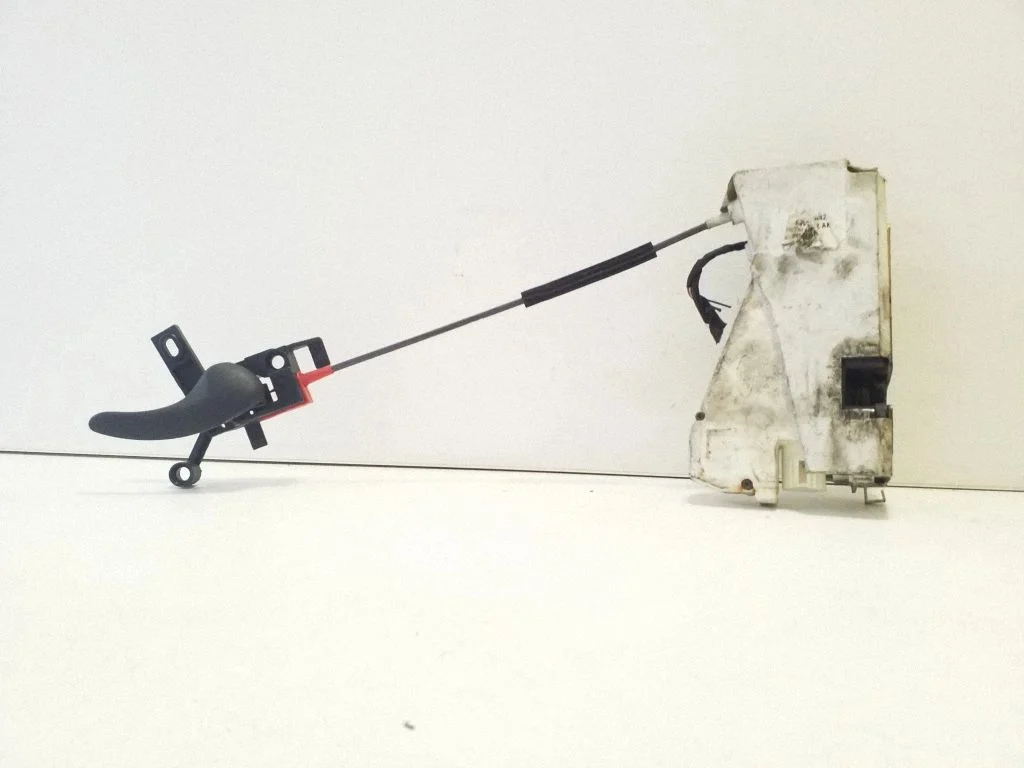 Front door lock 7M1837012