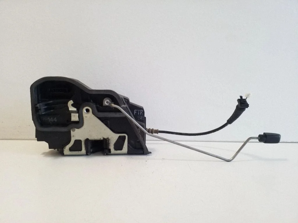 Front door lock 7202144