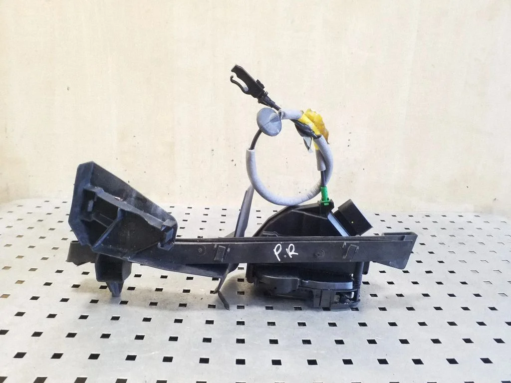 Esiukse lukk – Ford Kuga II (2013-2019)