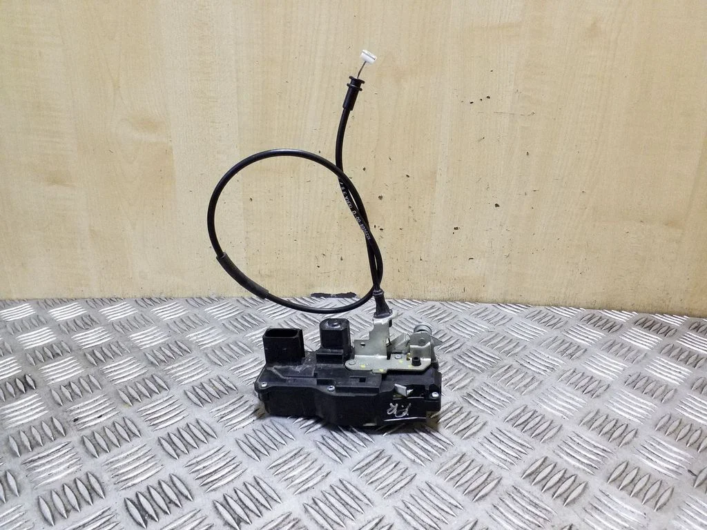 Front door lock – Tesla Model S (2012-)