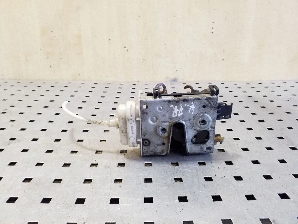 Front door lock 4A1837016J