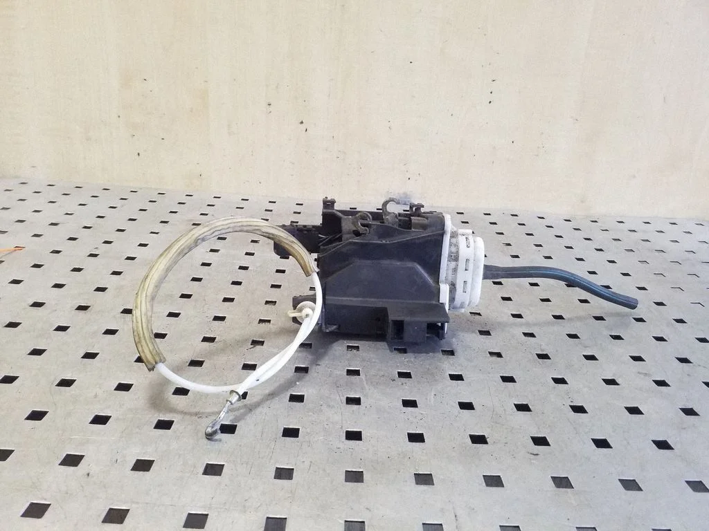 Front door lock 4A1837016B