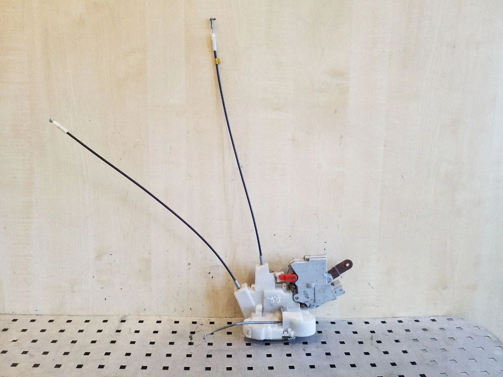 Front door lock – right