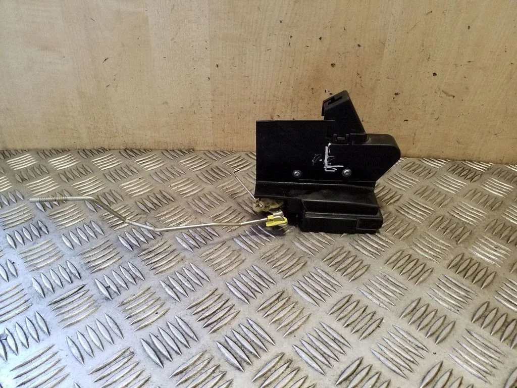 Front door lock – left