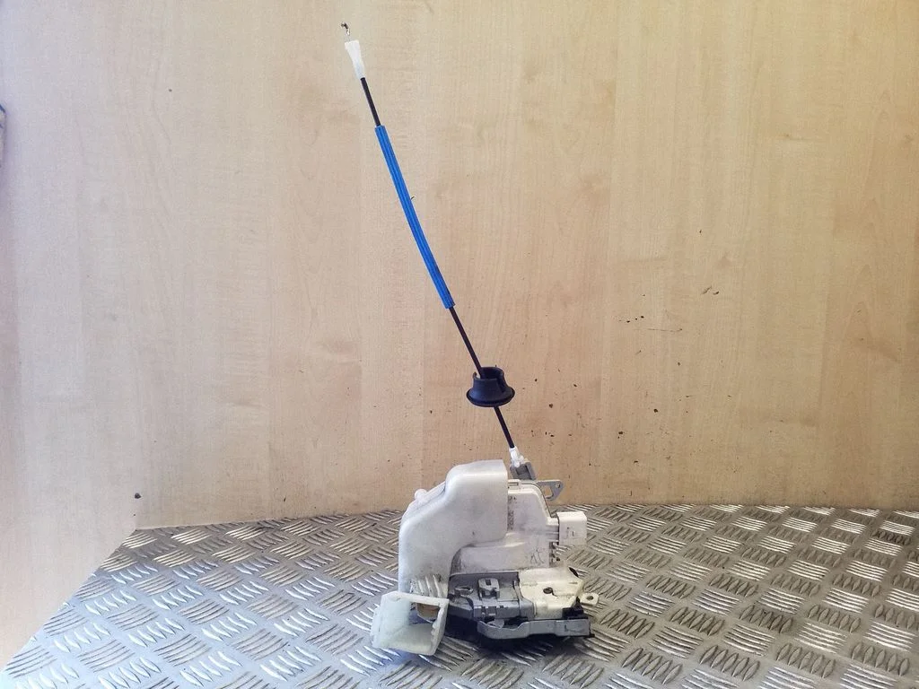 Front door lock 8J2837016C