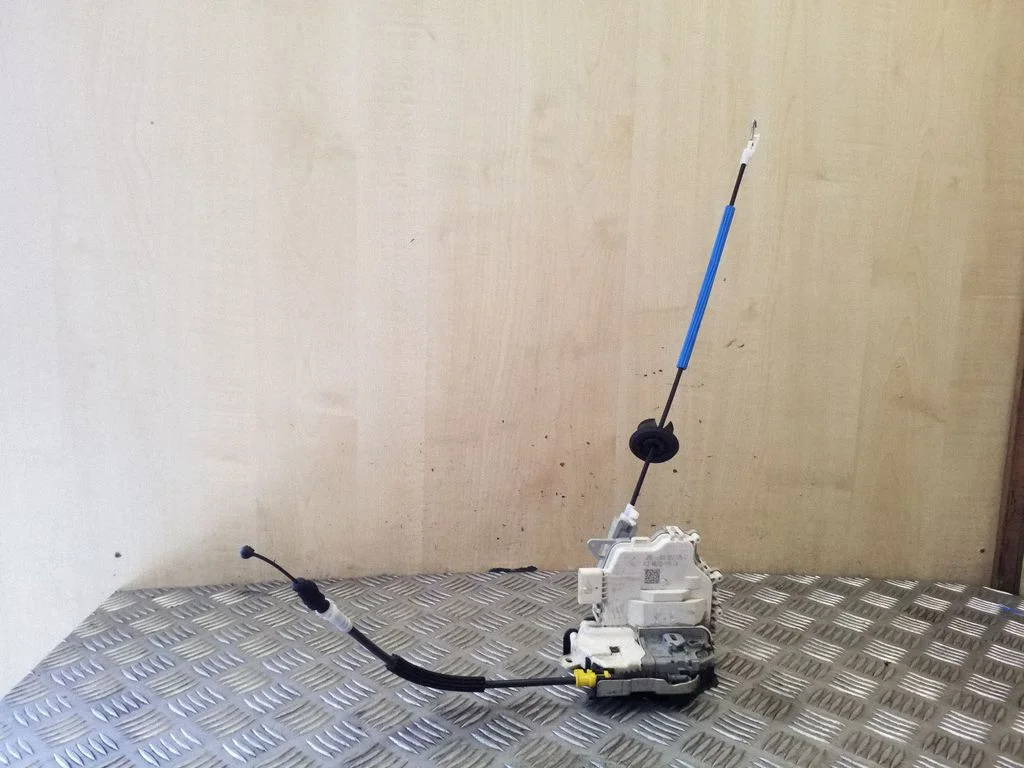 Front door lock 8J2837015C