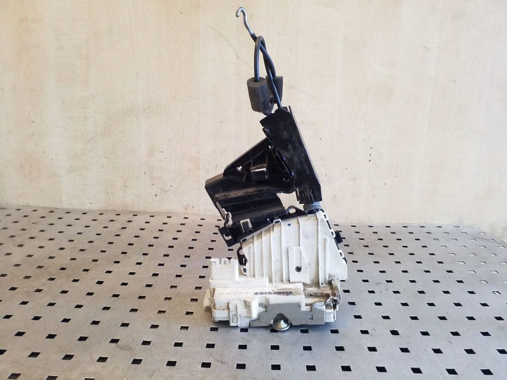 Front door lock 1697202635