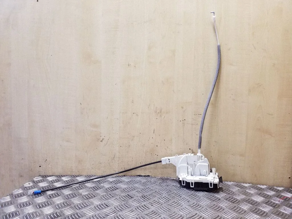 Front door lock – Volkswagen Crafter (2006-2016)