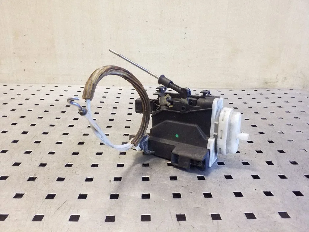 Front door lock 4A1837016D