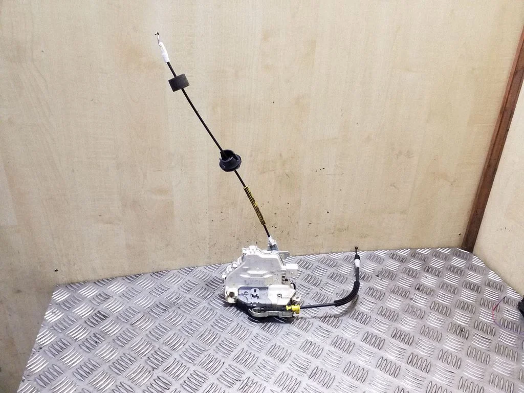 Front door lock 8J2837016C