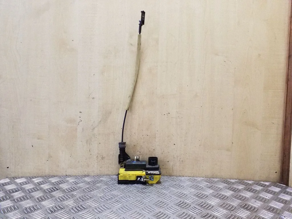 Front door lock 9485304