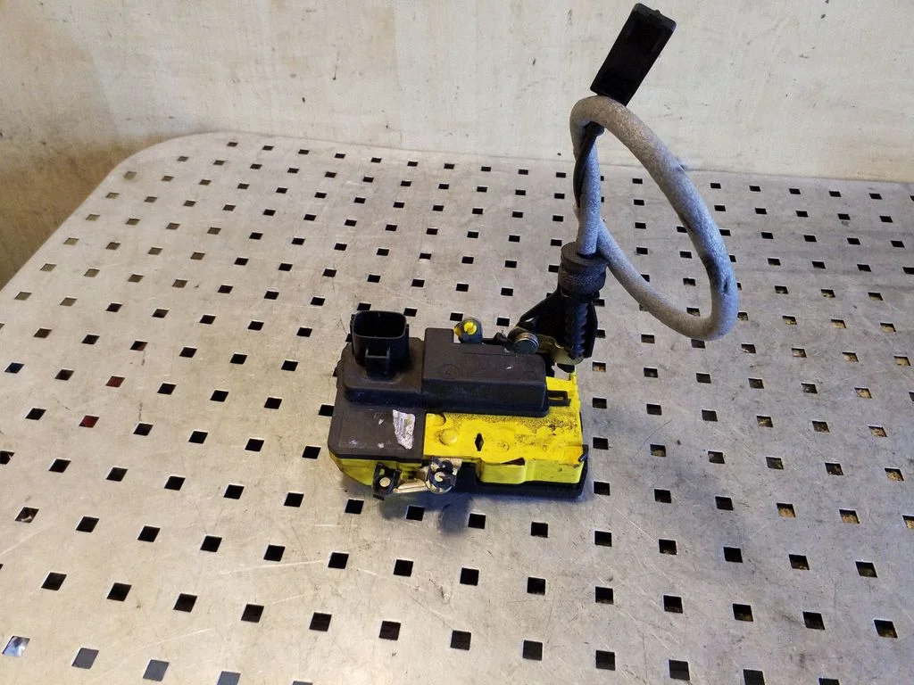Front door lock – right