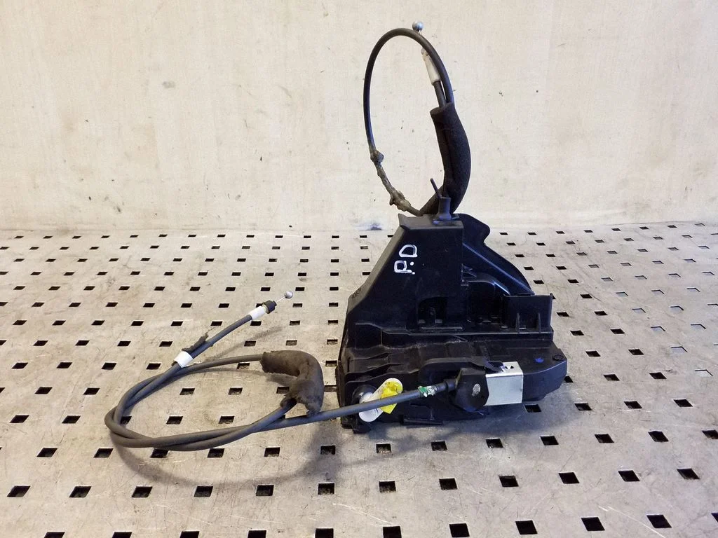Zamek drzwi przednich – Nissan Juke I F15 (2010-2018)