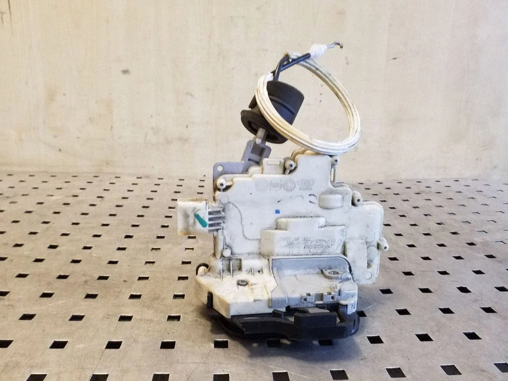 Front door lock 4F2837015