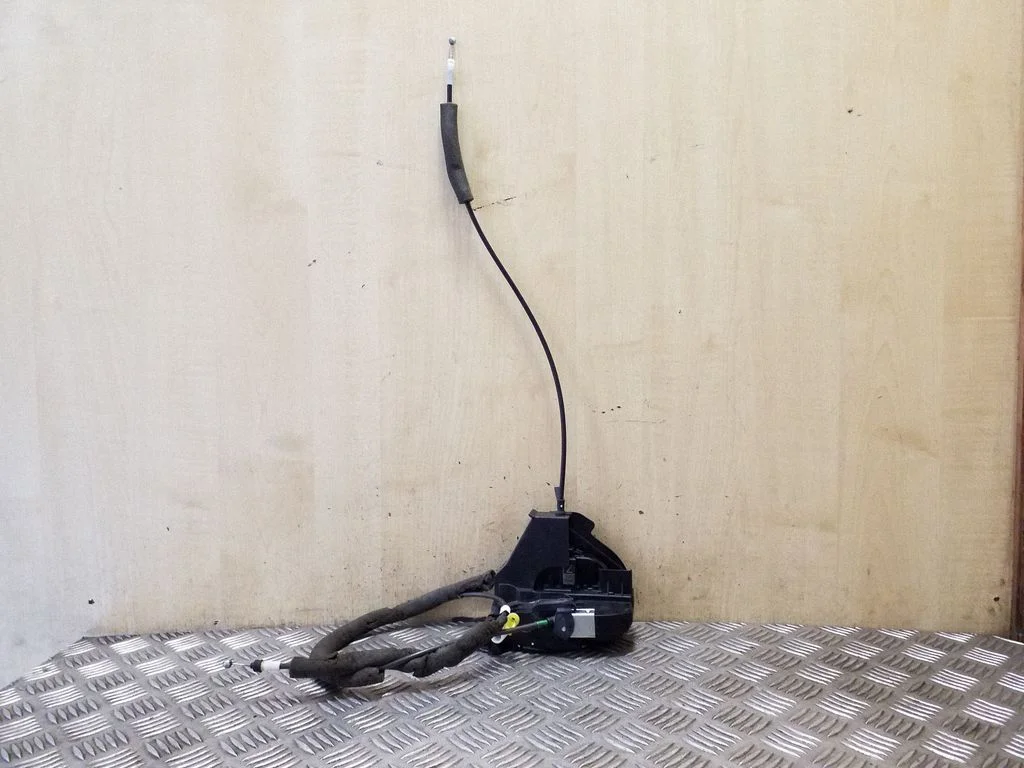 Zamek drzwi przednich – Nissan Juke I F15 (2010-2018)