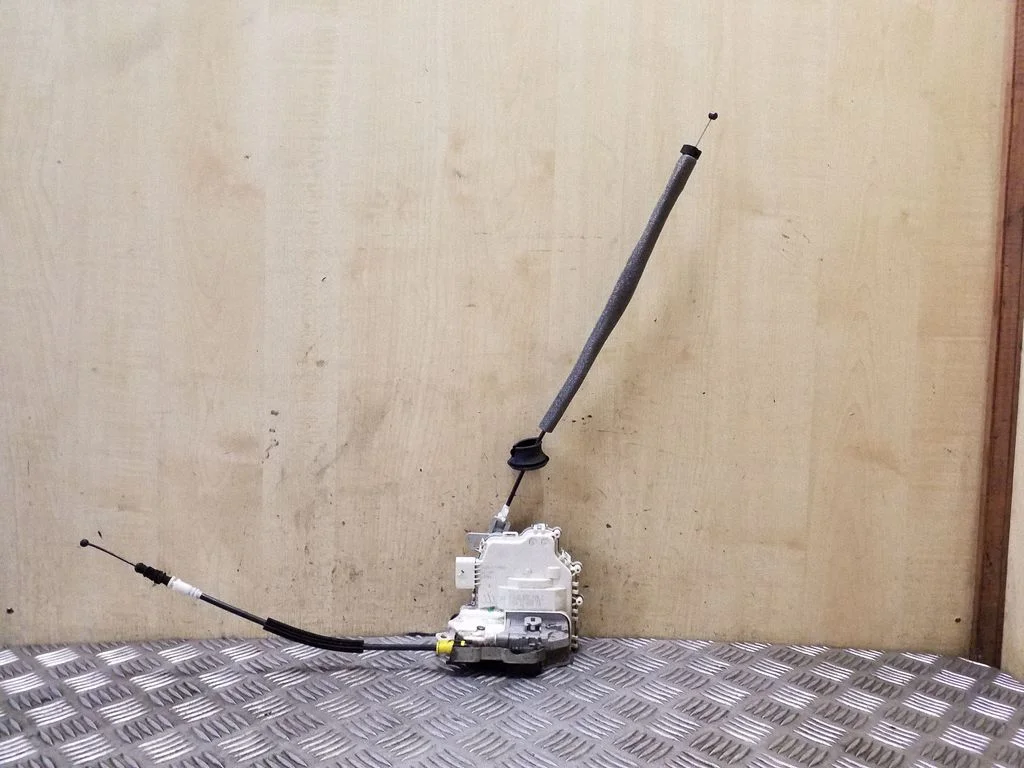 Front door lock 8J2837015C