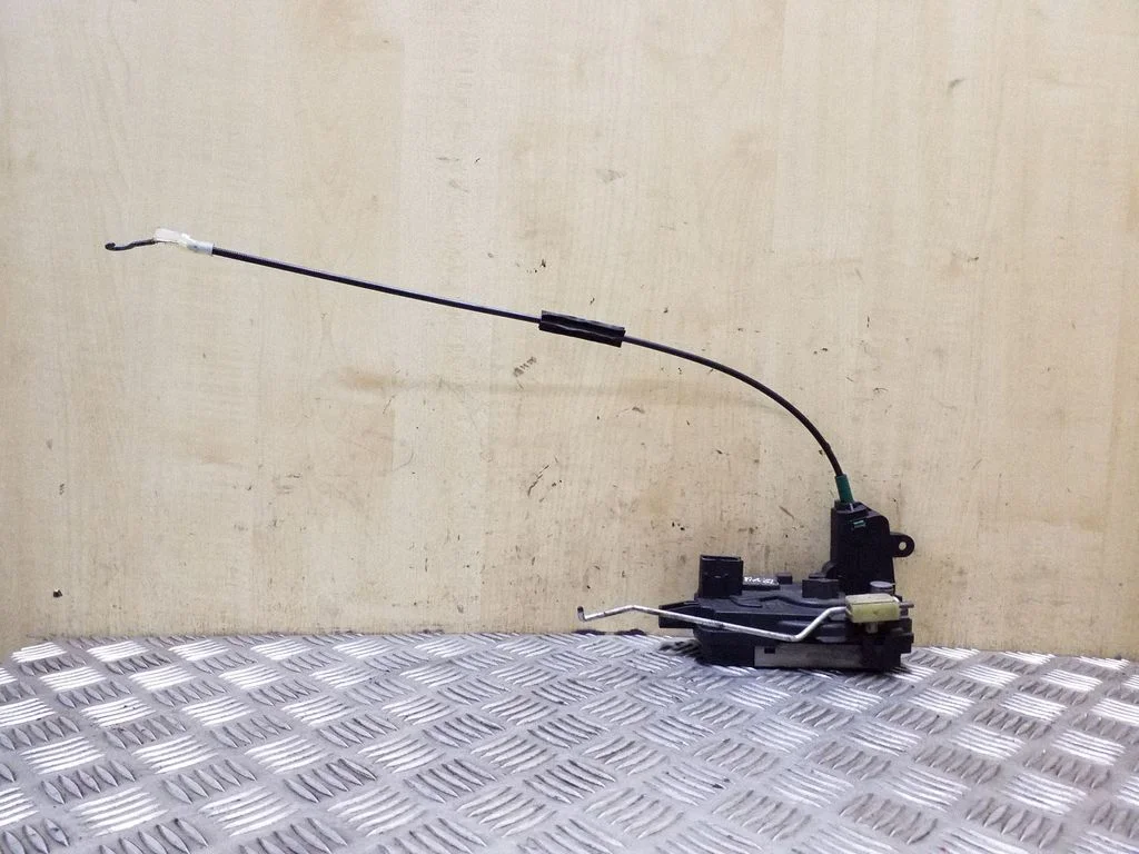 Front door lock – right