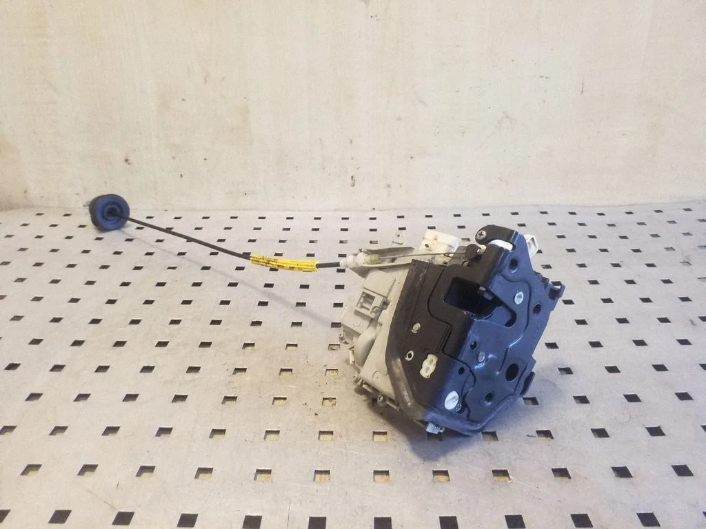 Front door lock 8J2837015C