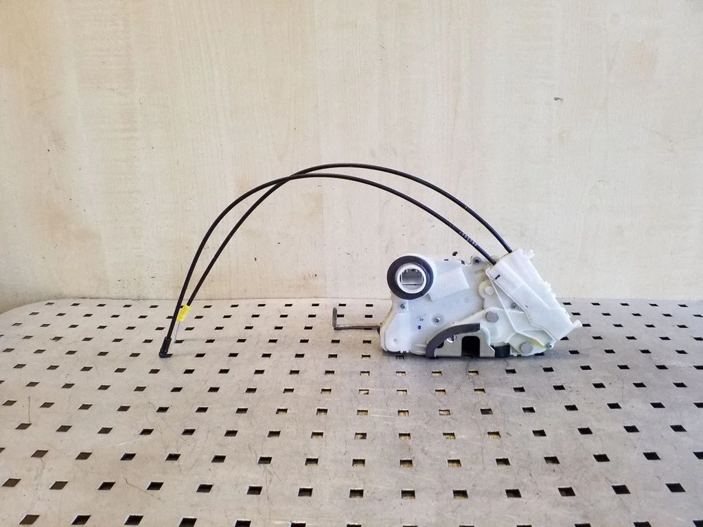 Front door lock – front left