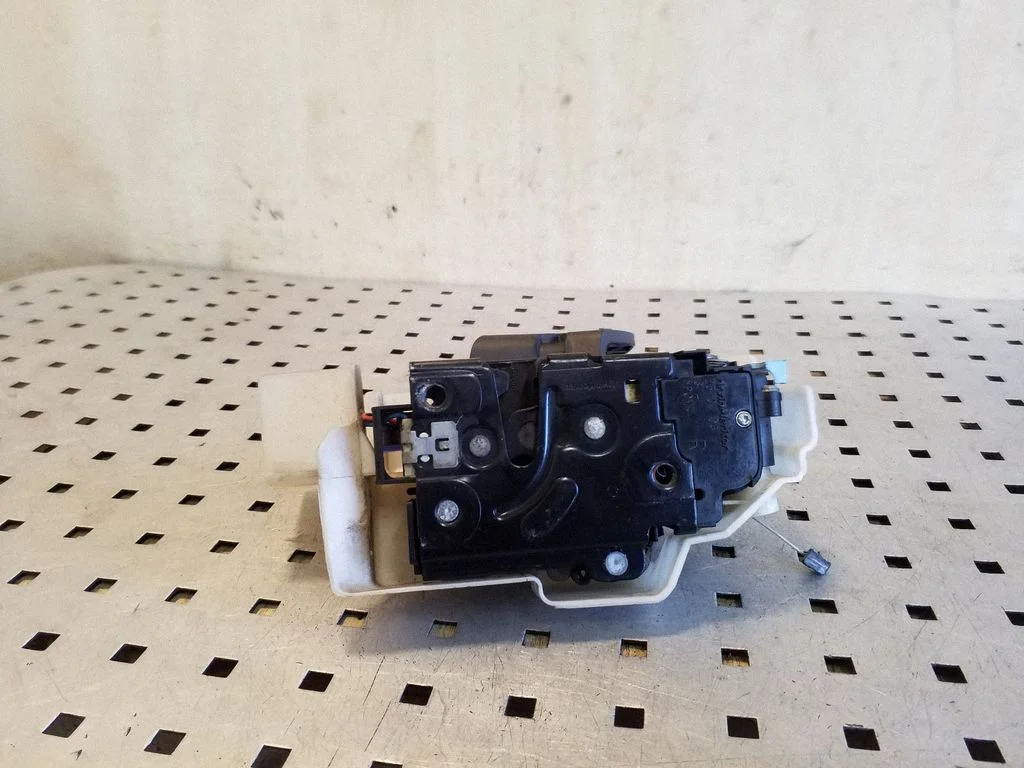 Front door lock – front right