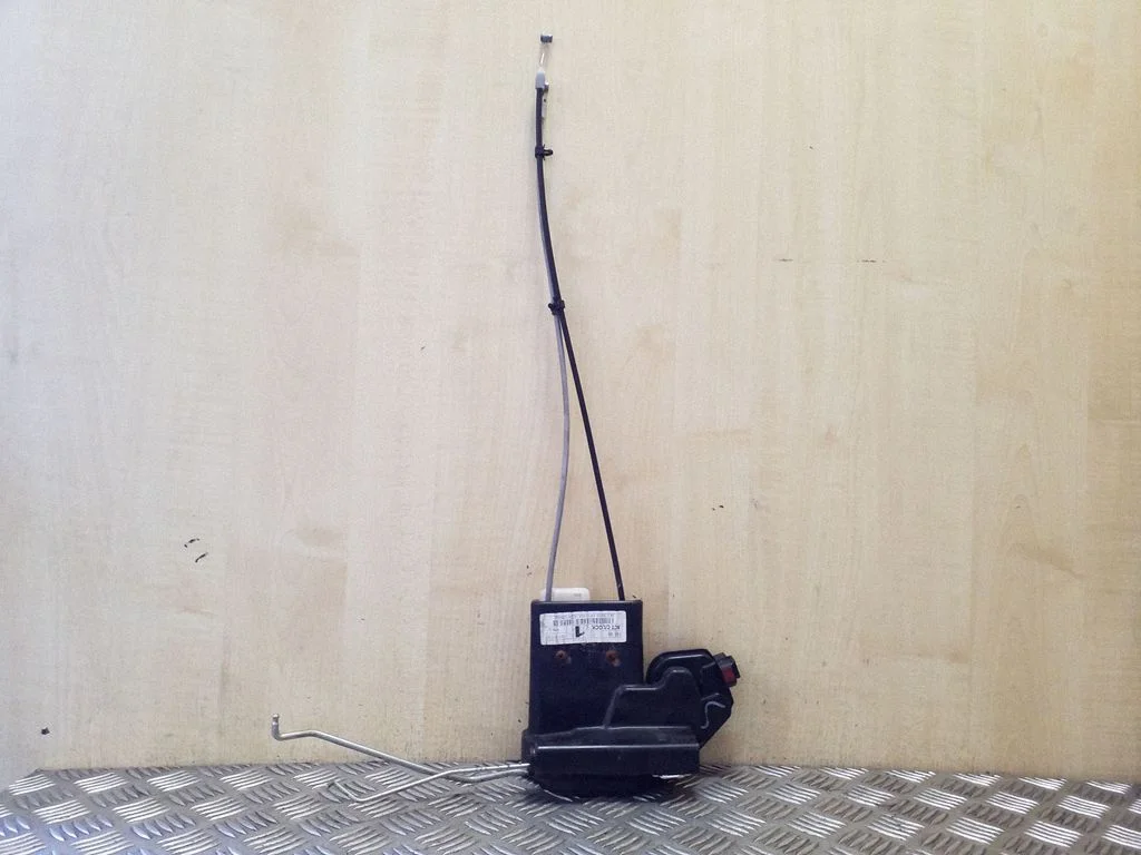 Front door lock 81320F010