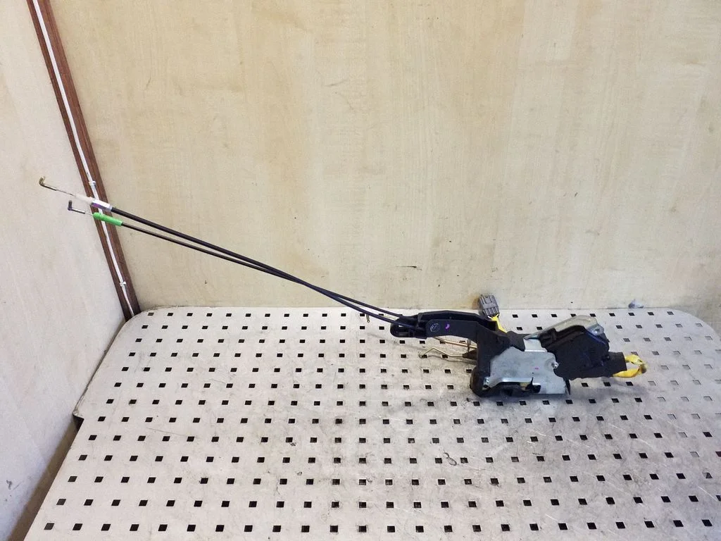 Front door lock – left