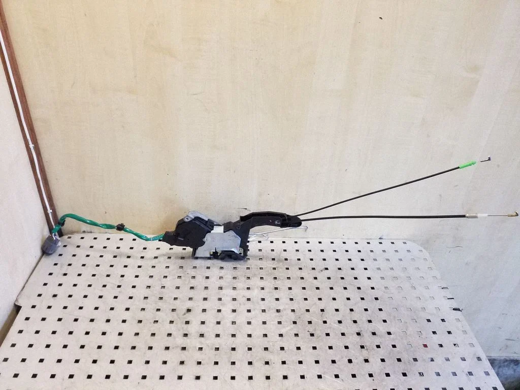 Front door lock – right