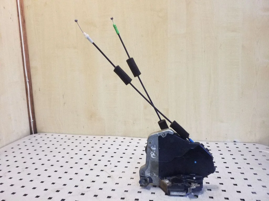Front door lock 6F0110