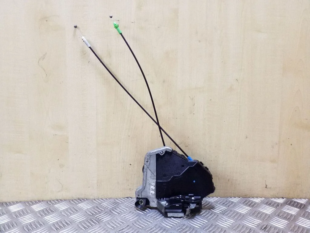Front door lock 4J1017