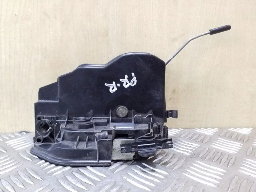 Front door lock 7202144
