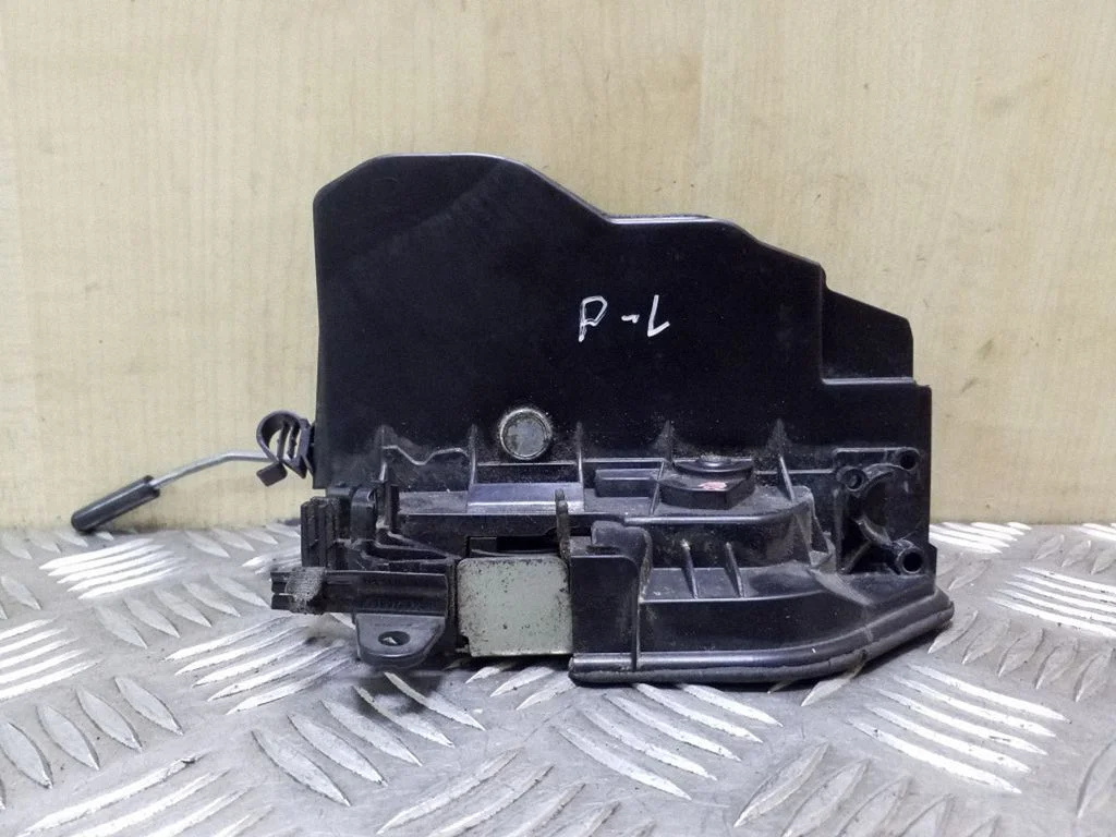 Front door lock 7202145