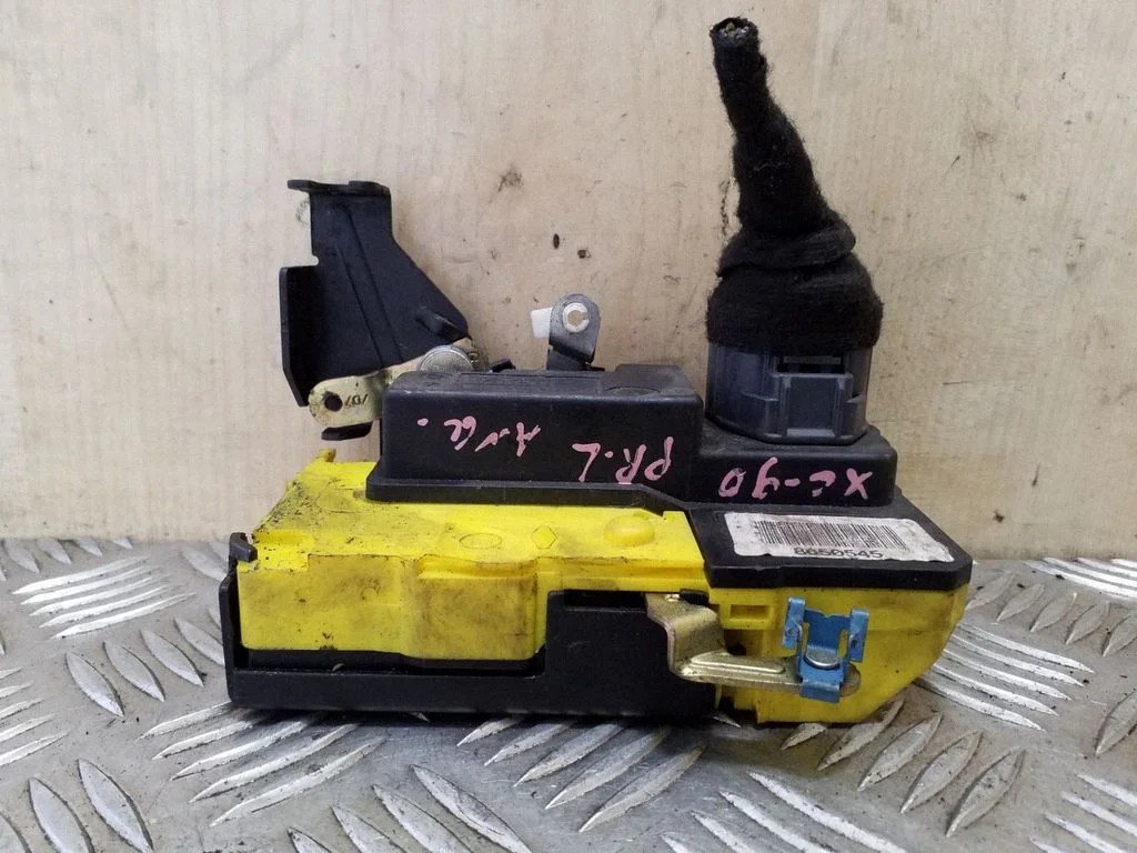 Front door lock – Volvo XC90 (2003-2006)