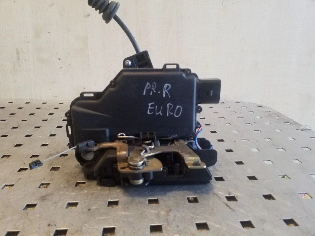 Esiukse lukk 3B1837016A