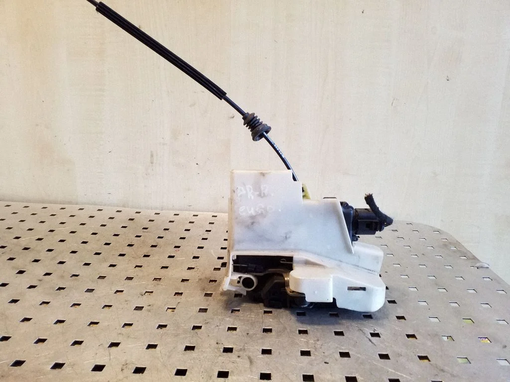 Front door lock – Volkswagen Golf IV (1998-2005)