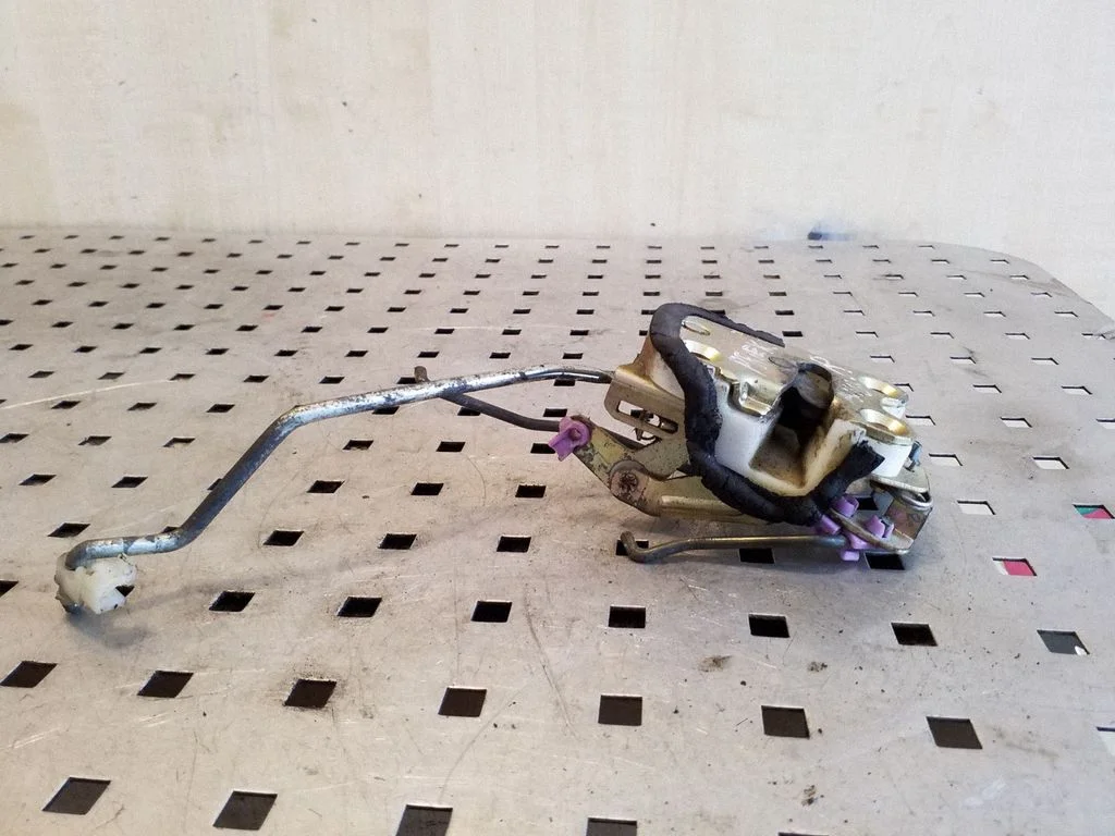 Front door lock – right
