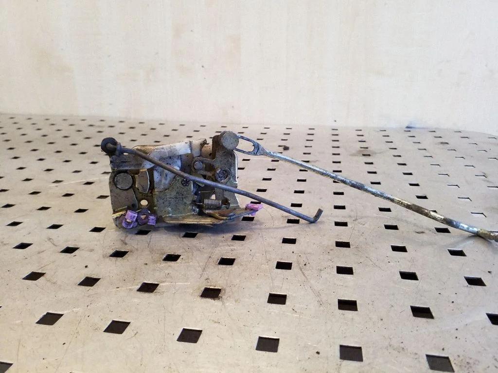 Front door lock – right