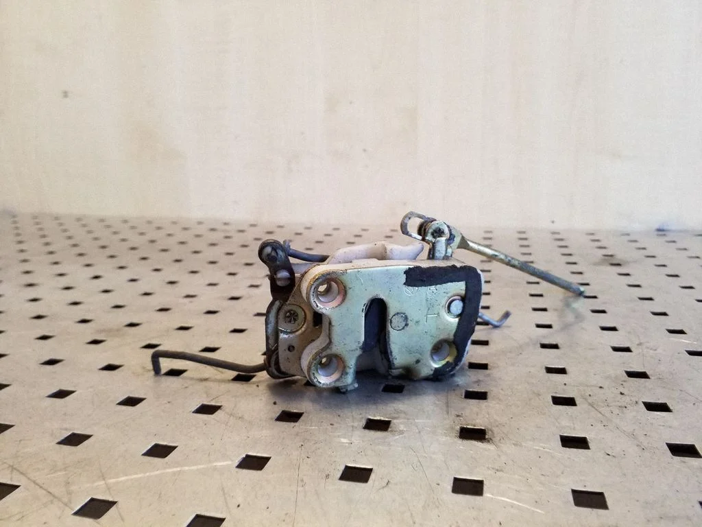 Front door lock – left