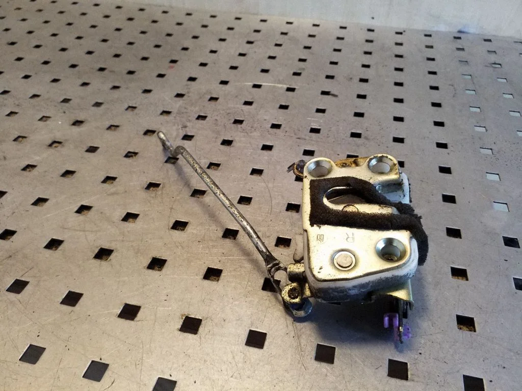 Front door lock – right