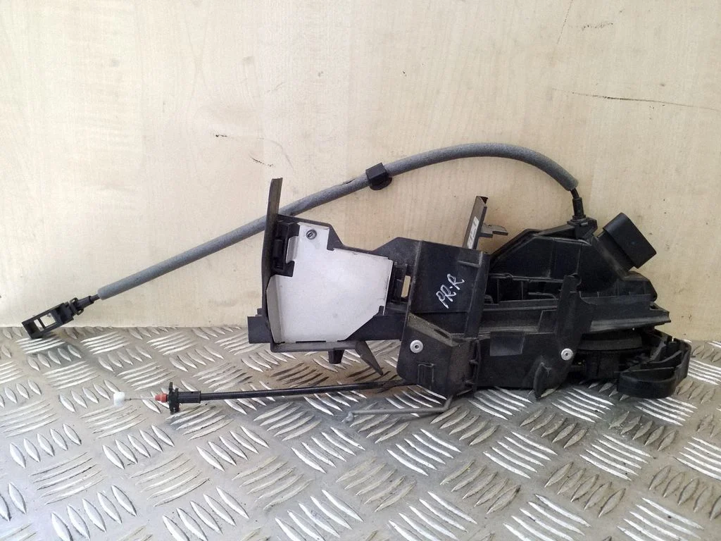 Front door lock BM5AA21812CB