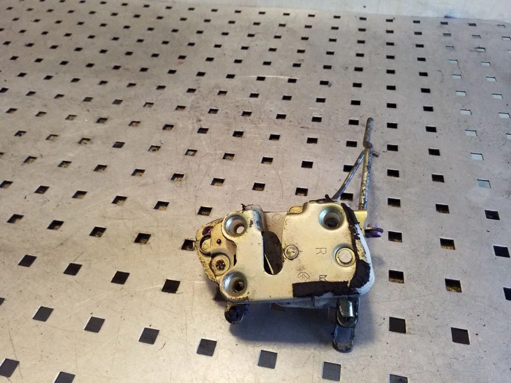 Front door lock – right