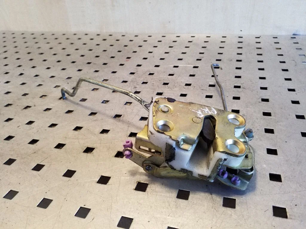 Front door lock – right