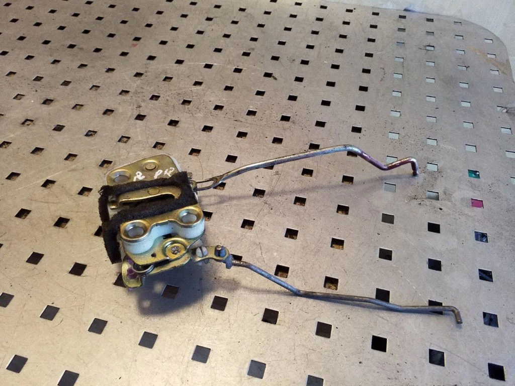 Front door lock – right