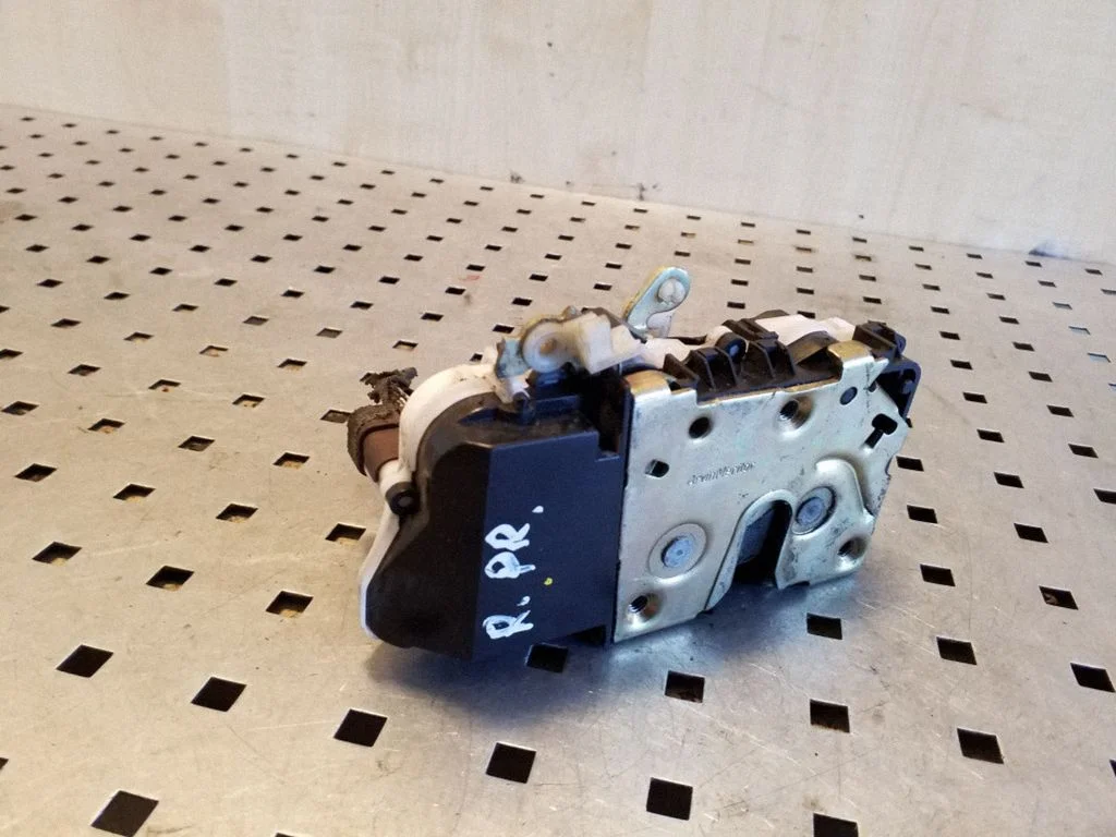 Front door lock – right