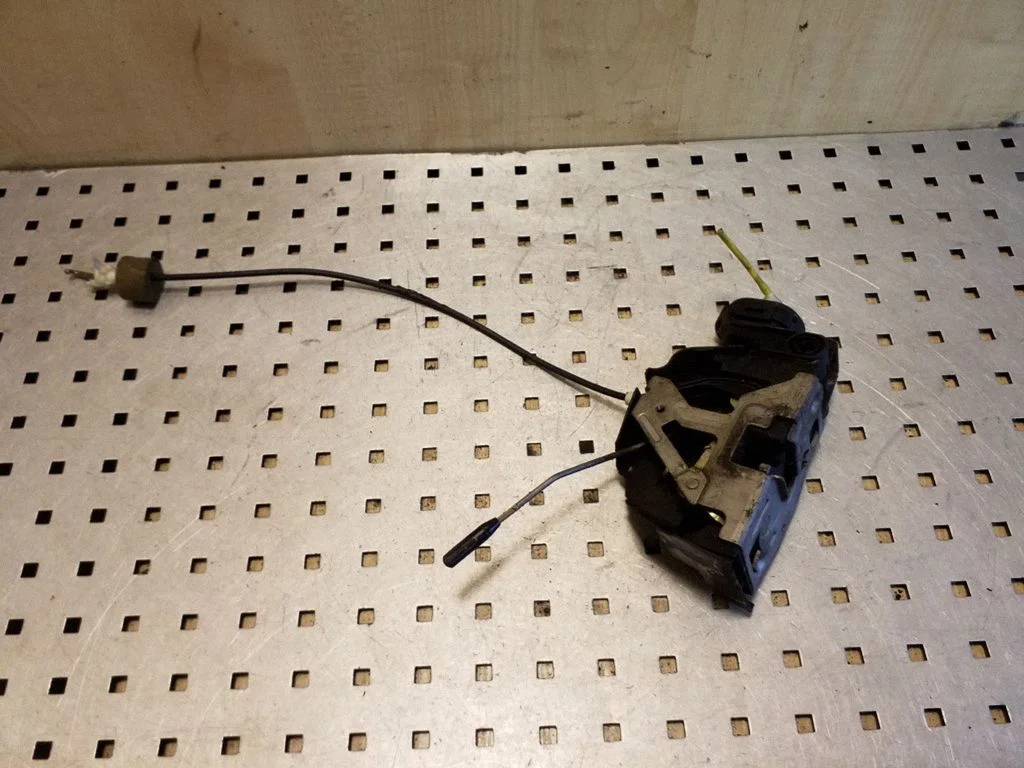 Front door lock – left