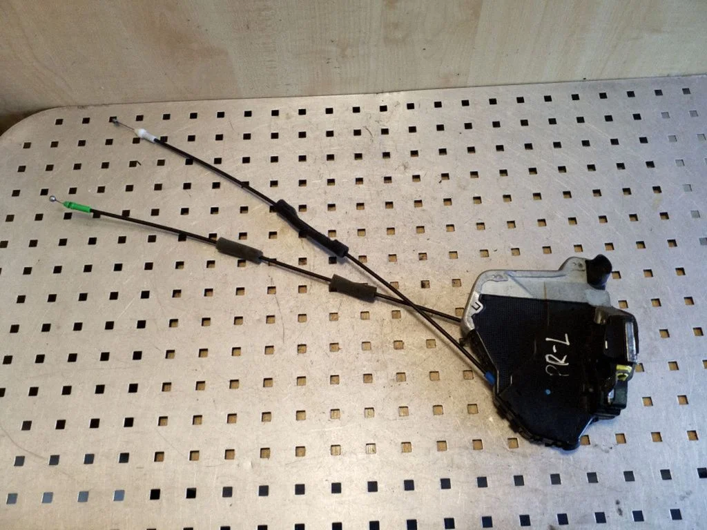 Front door lock – left