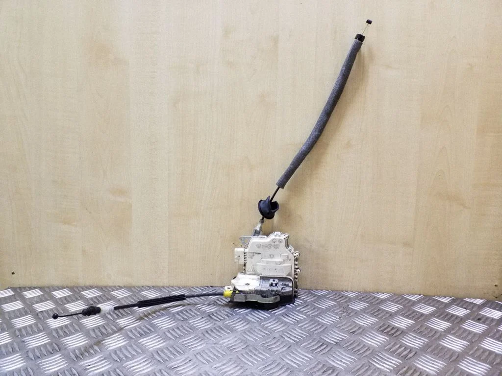 Front door lock 8J2837015C