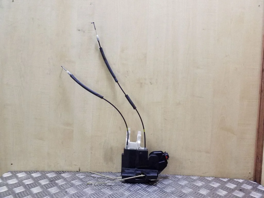 Front door lock – right