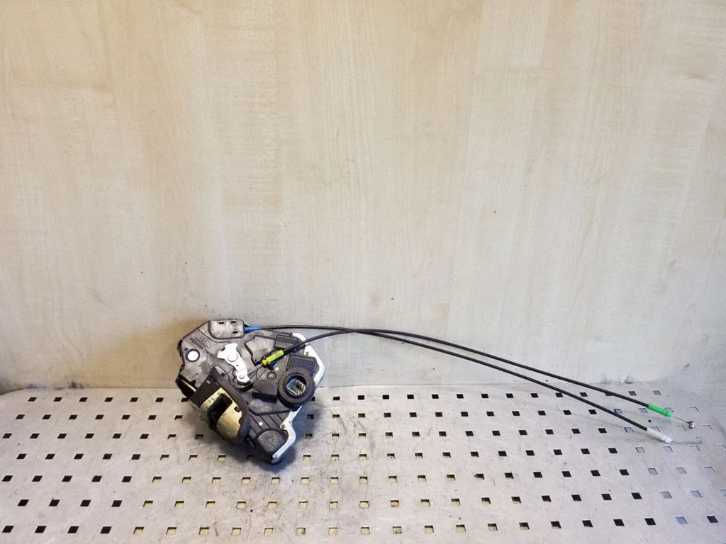 Front door lock – right