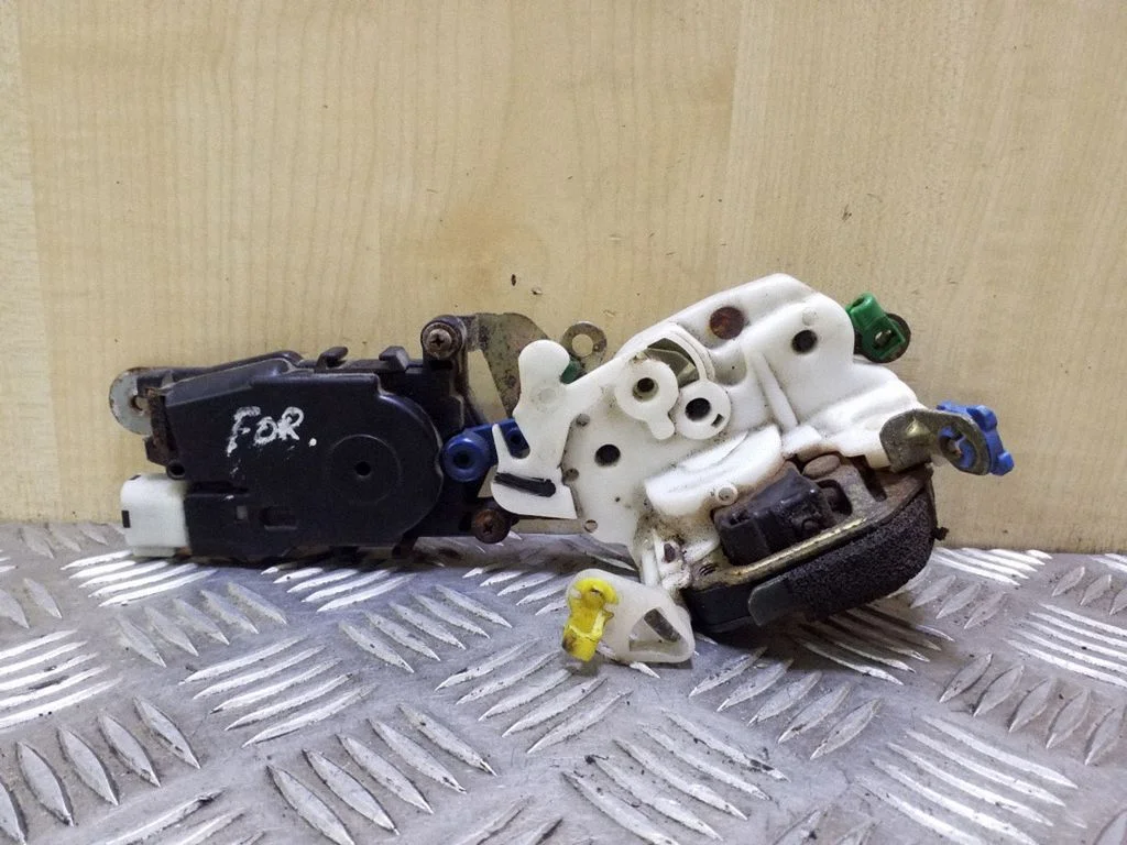 Front door lock – left